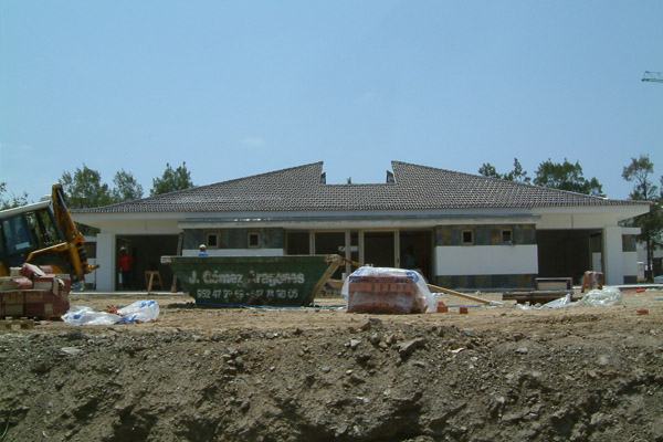 2003 comienza la construcción del edificio de infantil