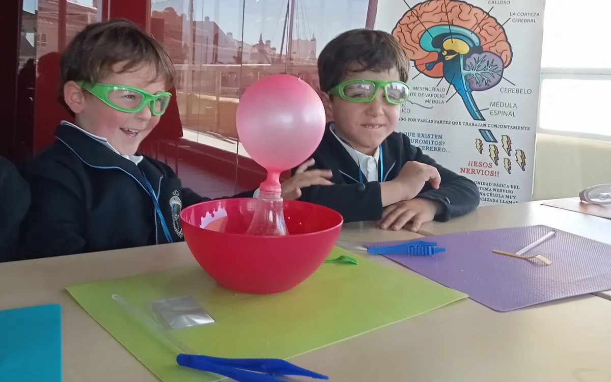 Fun Science at Colegio Internacional Torrequebrada